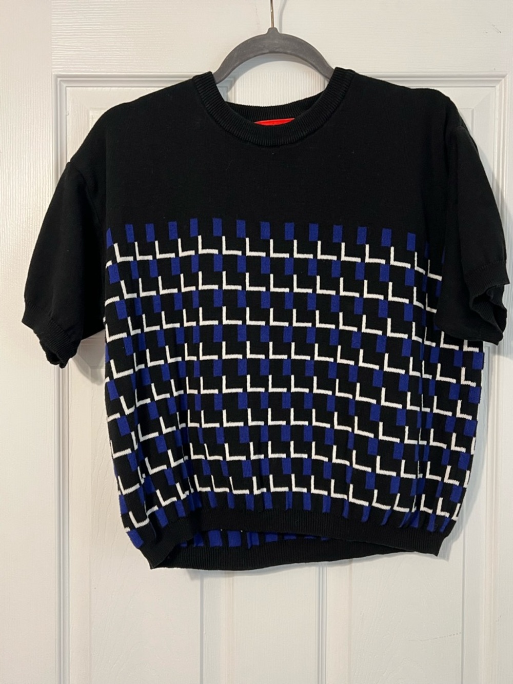 Liz Claiborne Black Short-Sleeve Knit Top with Blue and White Geometric Pattern